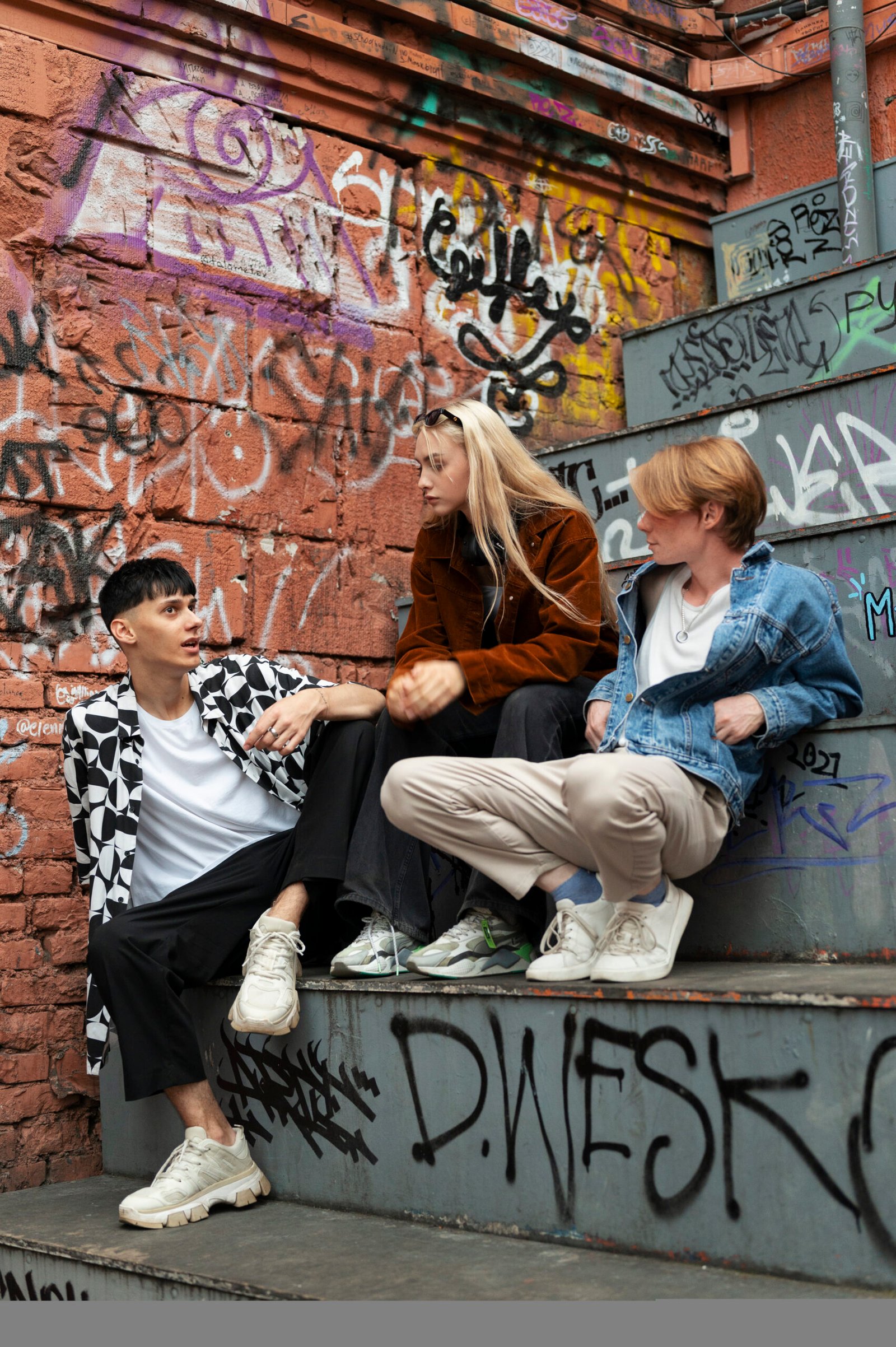 neighborhood-lifestyle-friends